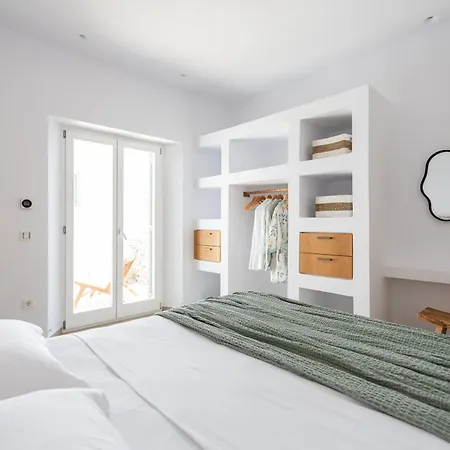 Exclusive Luxury Moca Beachfront Villa, Molos, Paros וילה *