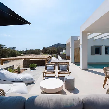 Exclusive Luxury Moca Beachfront Villa, Molos, Paros וילה *
